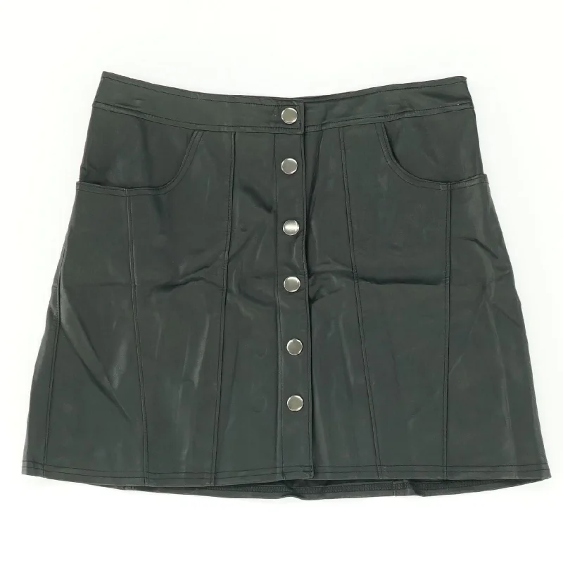 Black Solid Mini Skirt