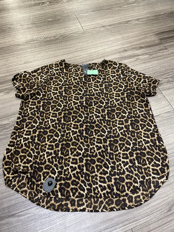 Top Short Sleeve By Chelsea And Theodore In Animal Print, Size: 1x